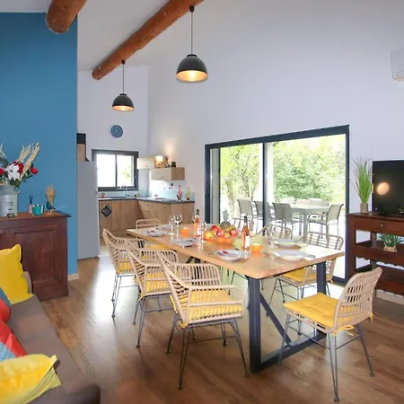 2 Bedroom Pet Friendly In Holiday home Labeaume